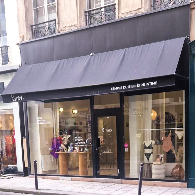 PEMLAB : Mon avis sur la boutique de bien-être intime féminin à Paris Devanture de la boutique Pemlab, vu de la rue Aboukir à Paris