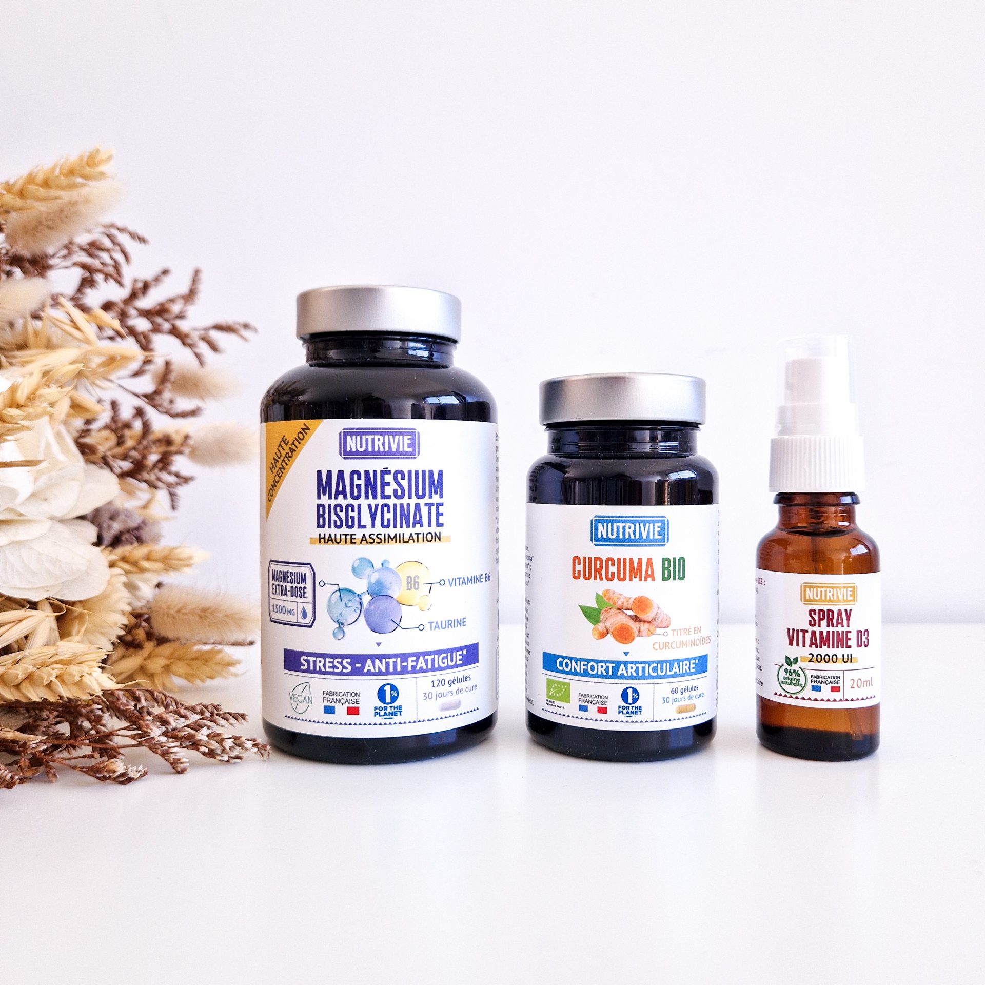 Compléments alimentaires anti-inflammatoires naturels : les indispensables en cas de maladie inflammatoire Photo de 3 compléments alimentaires naturels de la marque Nutrivie côte à côte : magnésium, curcuma et vitamine D3